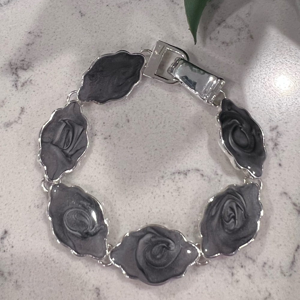 NWOT - Silver tone, dark gray abalone like  bracelet